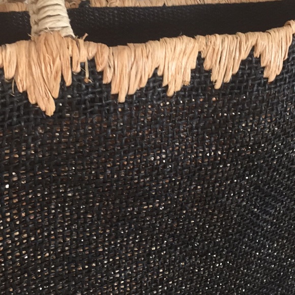 SUN 'N' SAND Weaved Tote/ShoulderBag Black and Tan - Picture 5 of 8